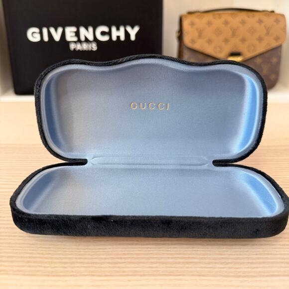 Gucci Round Oval Sunglasses Black main image 6
